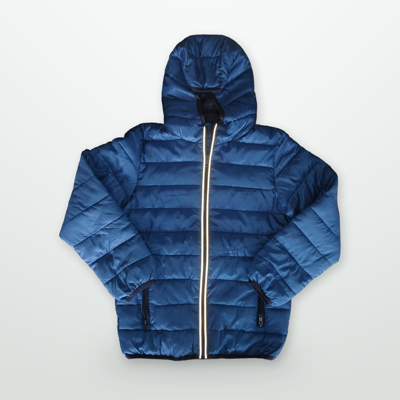Blaue Steppjacke mit Kapuze